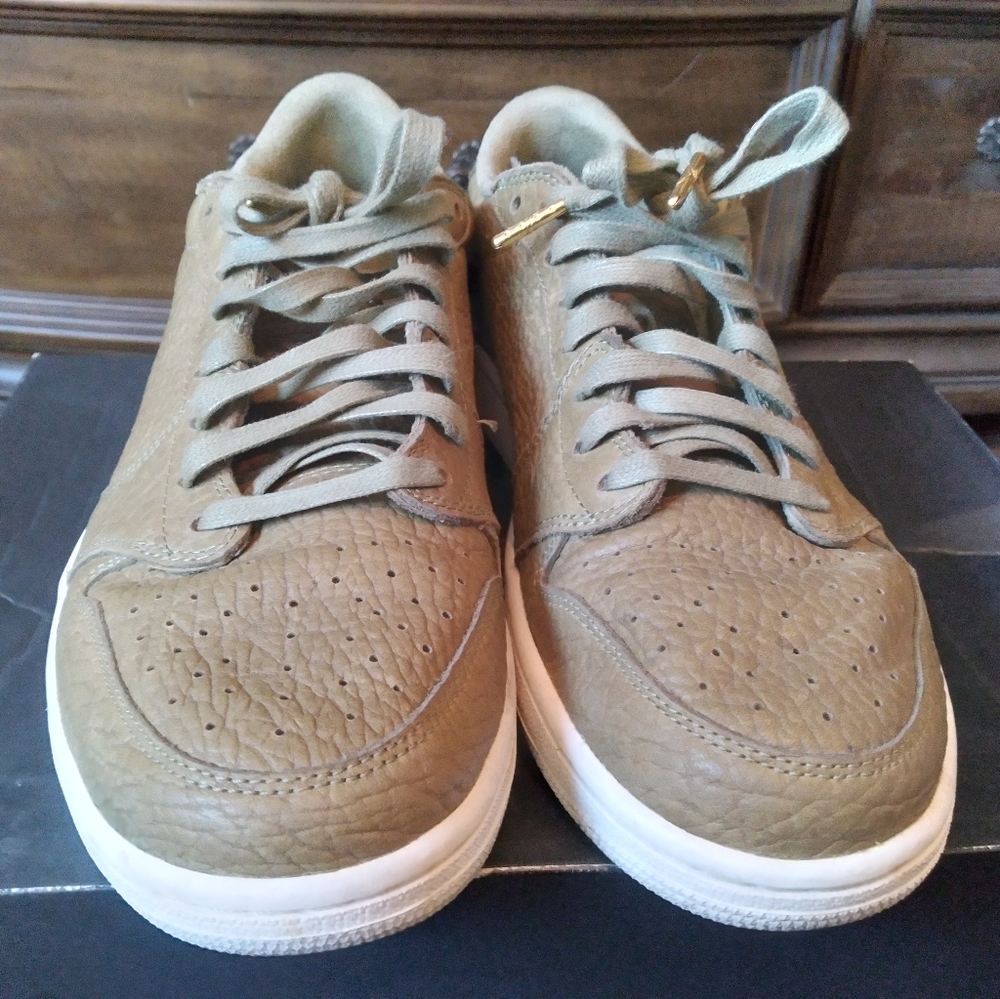 Jordan Swooshless